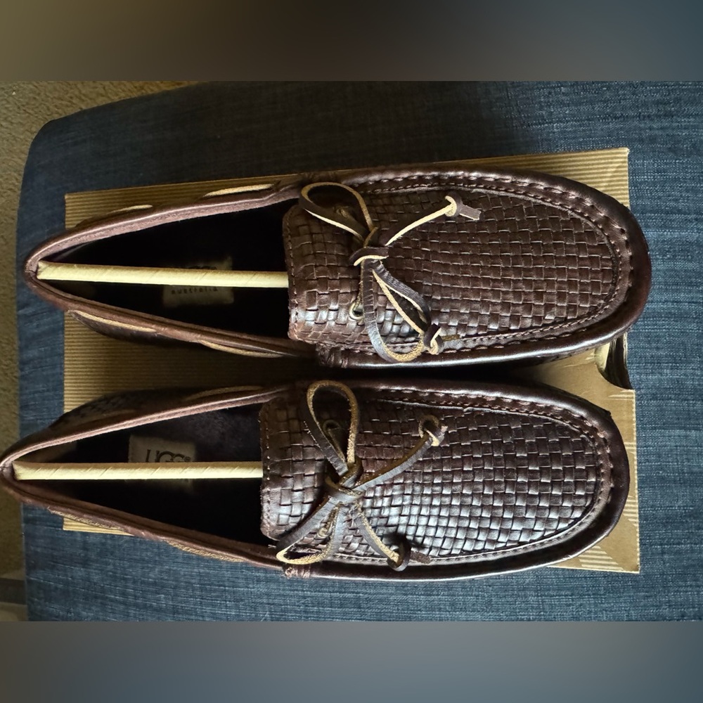 Authentic UGGS Men’s Chester Loafers in Brown Woven Leather, Size 7 $85